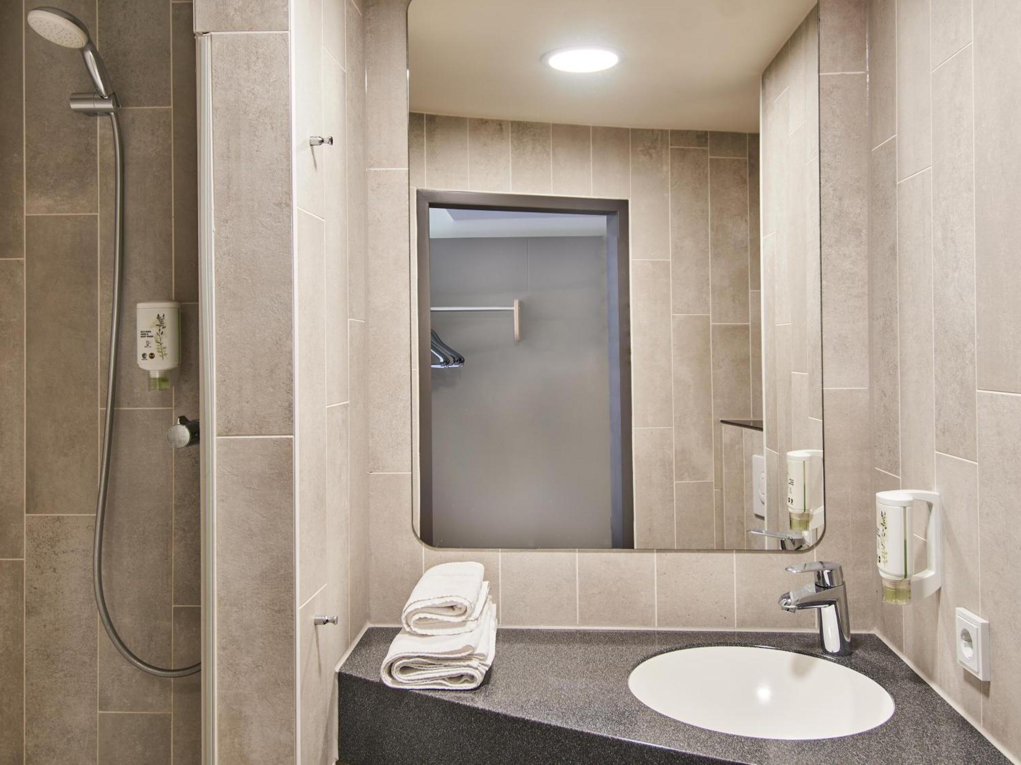 B&B Hotel Frankfurt-West Eschborn Dış mekan fotoğraf